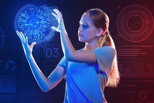 Düşünceli holografik görüntü süre tutmak sakin kız