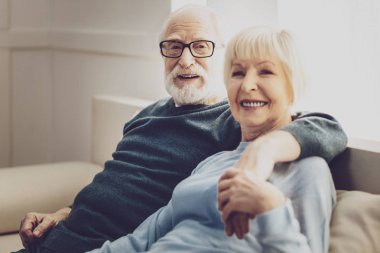 Dinlenme mutlu evli çift