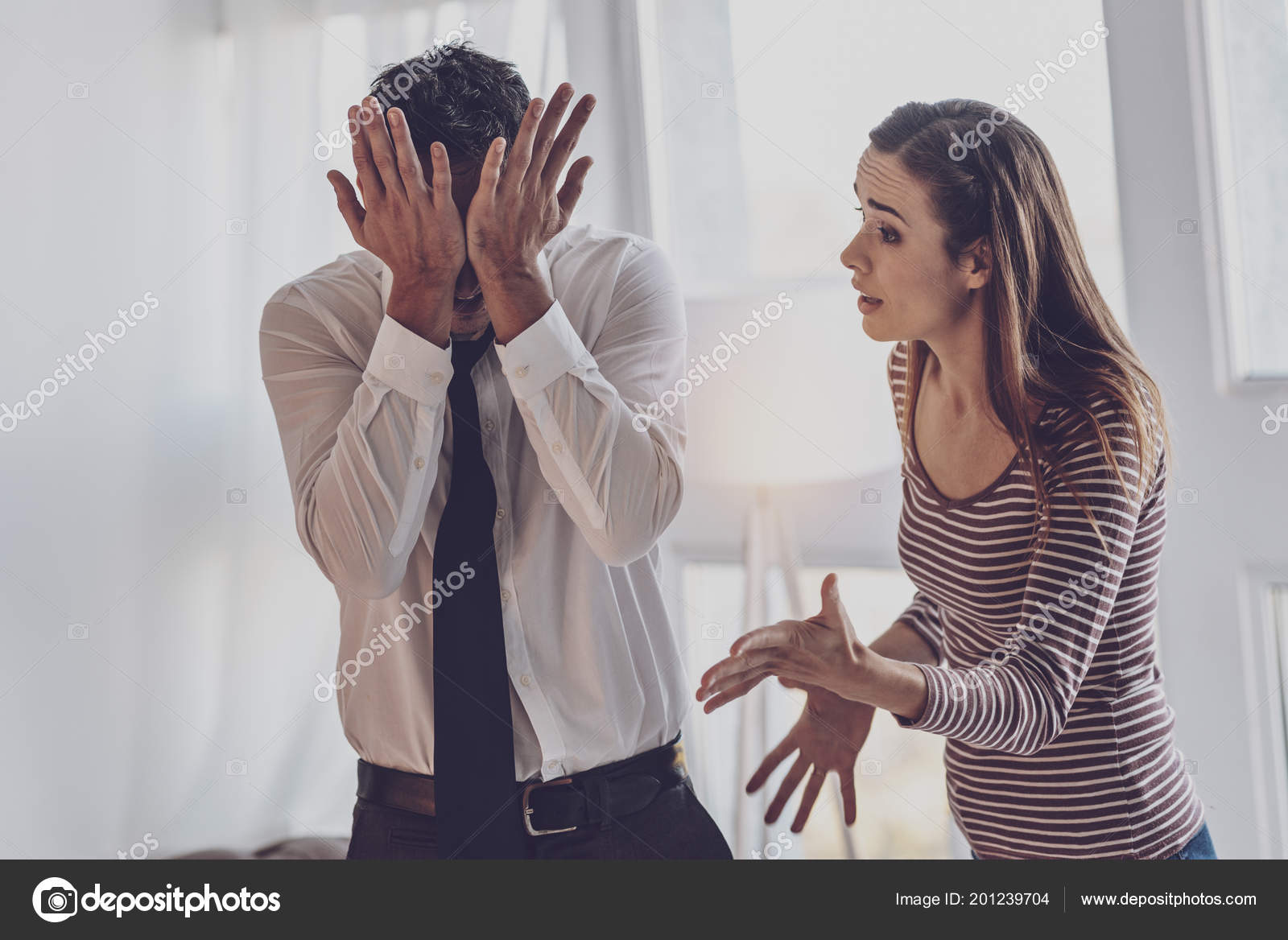 Отвык от нее. Девушка уходит от парня. Цитаты про взаимность. Отвык от нее. Женщина уходит от мужчины картинки.