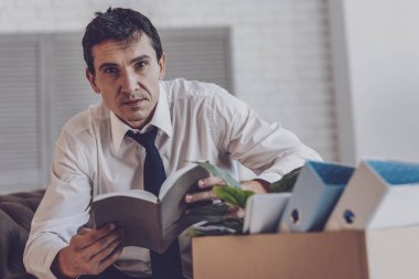 Sana bakmak güzel yakışıklı adam