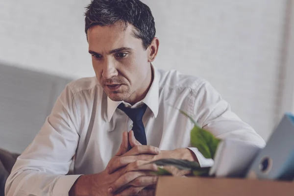 Netter junger Mann verärgert — Stockfoto