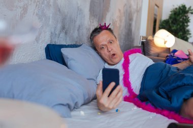 Aramaları denetleme hayret olgun adam