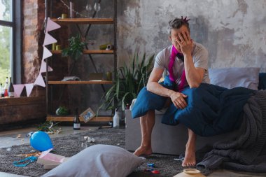 Şok olgun adam kutluyor Doğum günü