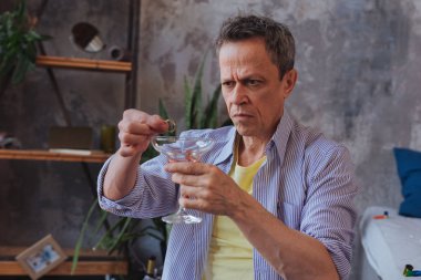 Boşanma ciddi olgun adam