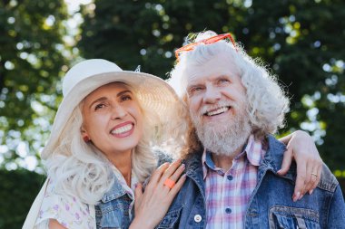 Sana bakmak çok mutlu güzel çift