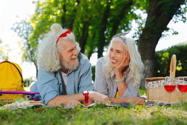 Birbirinizle konuşmak mutlu çift