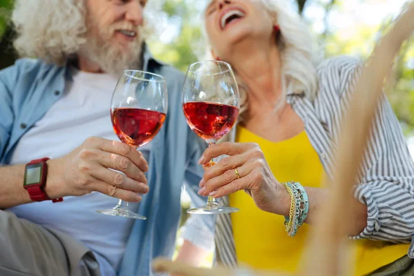 Enfoque selectivo de copas de vino — Foto de Stock