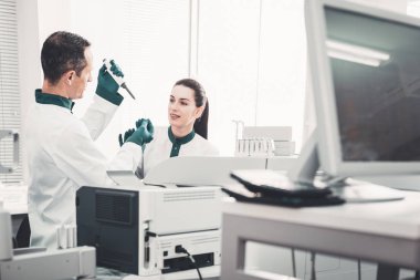 Konsantre laboratuvar çalışanları kontrol analizleri