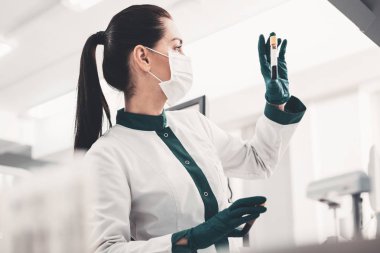 Bir kan örneği ile konsantre Doktor profili