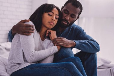 Negatif mutlu çift evde olmak