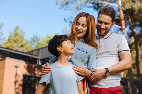 Mutlu anne oğlu seyir