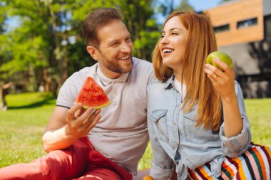 Mutlu aile dışında Öğle Yemeği