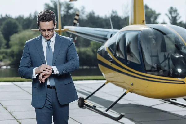 Handsome special agent being about to start mission — Stock Photo, Image