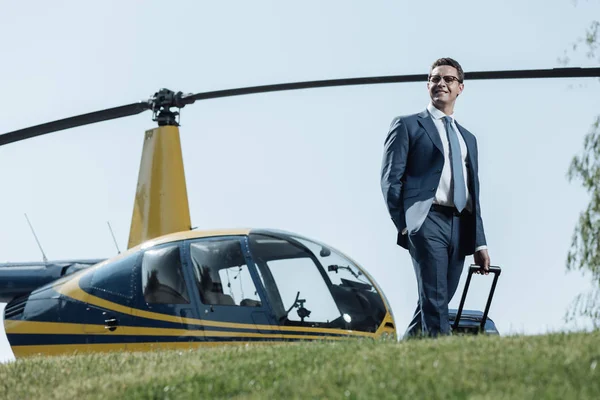 Peasant young CEO leaving helipad after flight — Stock Photo, Image