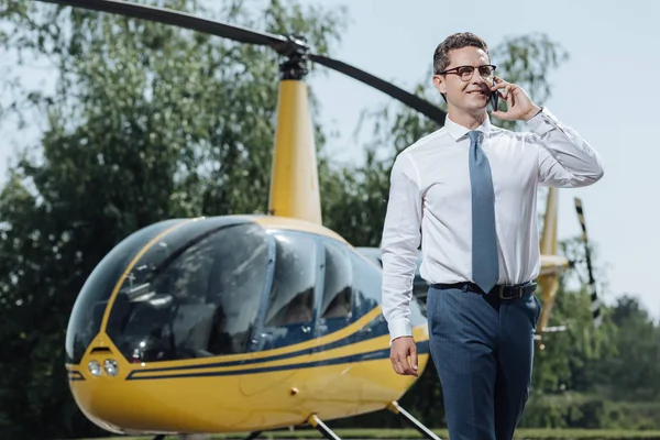 Pleasant CEO discussing details with partners at helipad — Stock Photo, Image