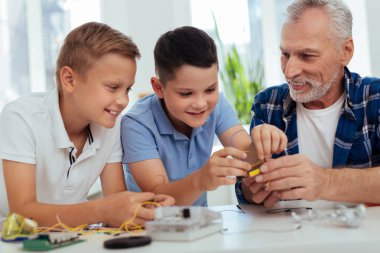 Mühendislik zevk iyi olumlu çocuklar