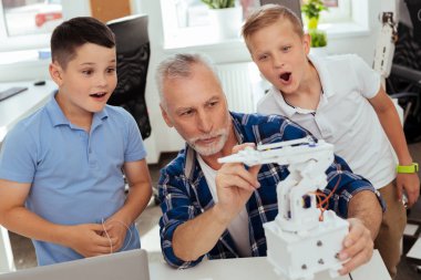 Bilimi ders zevk mutlu neşeli çocuklar