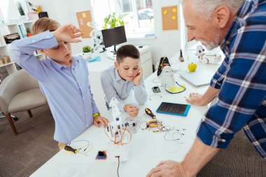 Çalışma güzel akıllı çocuklar