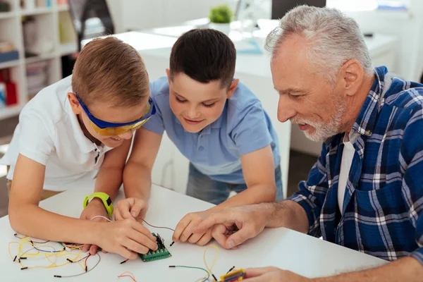 Mutlu neşeli çocuklar eğitim