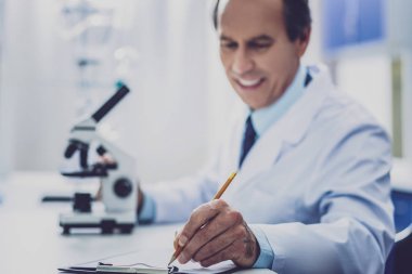 Deneyimli biyolog aylık rapor yazma