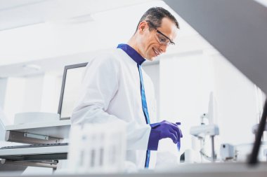 Memnun uygulayıcı bilimsel araştırma yapıyorum