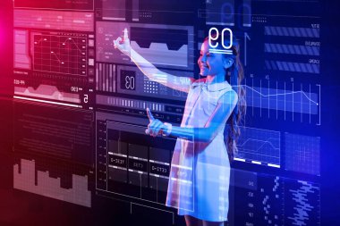 Modern teknolojiler okurken mutlu duygu heyecanlı kız