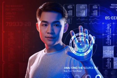 Ekranın bir güvenlik denetimi geçen süre dokunaklı dikkatli yazılım geliştirici