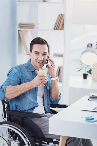 Relaxed male person drinking juice — Stock Photo, Image