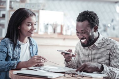 Fotoğraf çekme güzel neşeli öğrenci