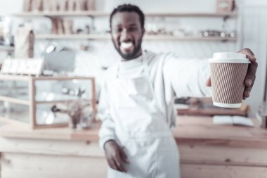 Bir bardak kahve seçici odak