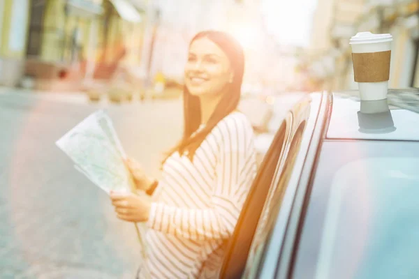 Beautiful woman having a short coffee break — Stock Photo, Image