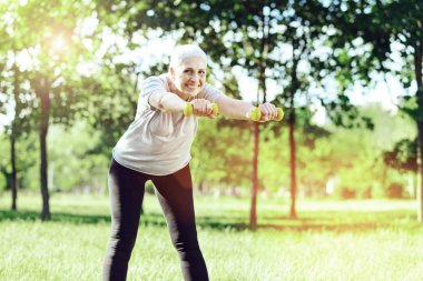 Antrenman yaparken mutlu görünüyordu duygusal etkin emekli