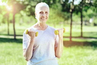 Etkin bir hevesli emekli verimli gün