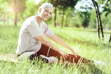 Etkin bir hevesli emekli güzel gülümseme