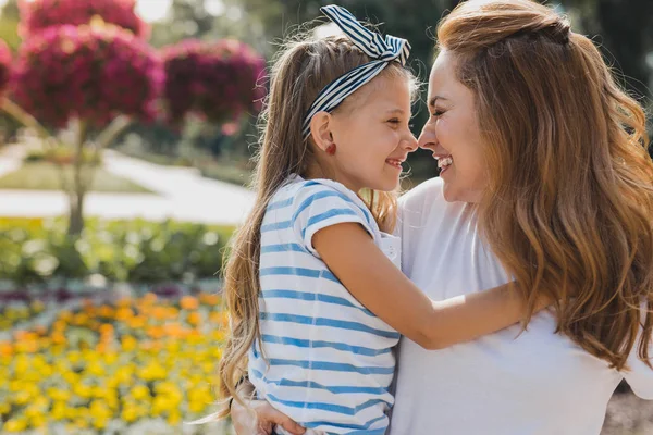 Smiling blonde-haired daughter wearing striped hair band — Stock Photo, Image