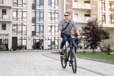 Onun binmek zevk olumlu mutlu adam