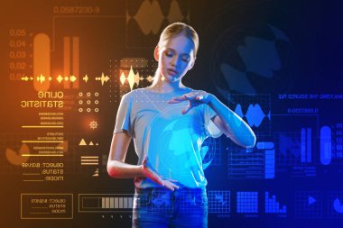 Tek başına duran ve yuvarlak bir hologram tutan düşünceli kız