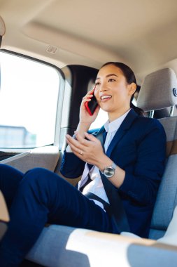 Pozitif akıllı işkadını çalışmaları hakkında konuşurken