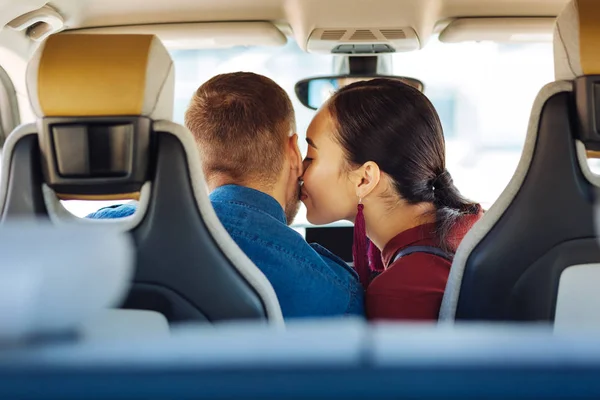 Angenehme Emotionen Positive Nette Frau Die Sich Glücklich Fühlt Während — Stockfoto