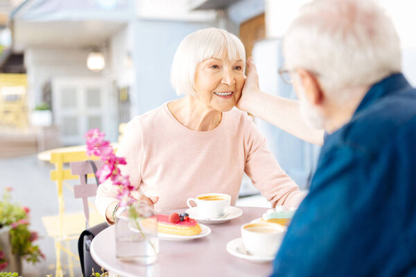 Нежные ласки для пожилых пар
