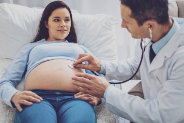 Mutlu kız onun doktoru arıyorum