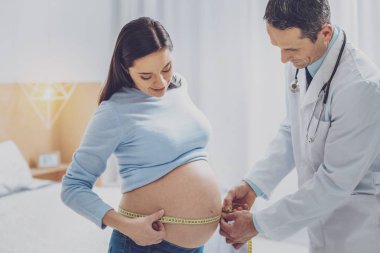 Büyük göbek ölçü alarak yetkili doktor