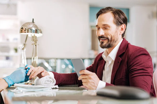 Energetic mature man opening message — Stock Photo, Image