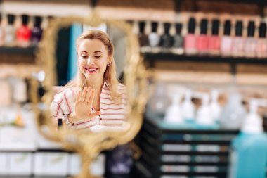 Manikür hayran coşkulu Olgun kadın