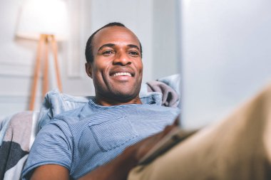 Yakışıklı adam rüya