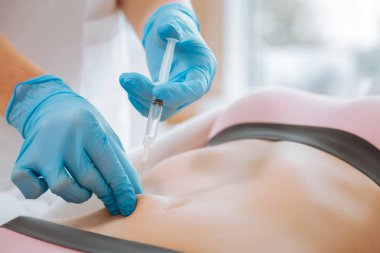 Özel sıvı bir şırınga, yakın çekim