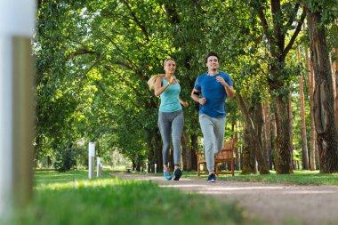 Mutlu pozitif uygun çift kardiyo aktivite yapıyor