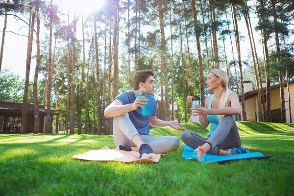 Positive young people relaxing on yoga mats — Stock Photo, Image