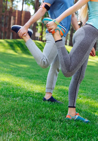 Bacak egzersiz sırasında tutulan yakın çekim — Stok fotoğraf