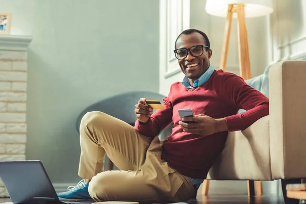 Boldog Felnőtt afro-amerikai ember próbált Szabadúszó — Stock Fotó